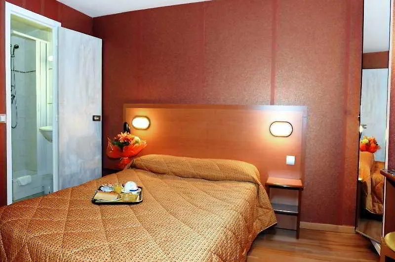 Alexandrine Opera Hotel